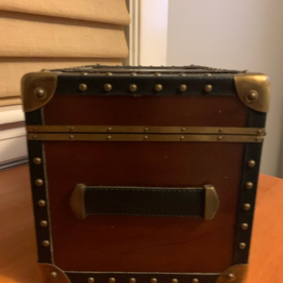 Bombay Co Trunk Style Jewelry Box - Picture 4 of 13